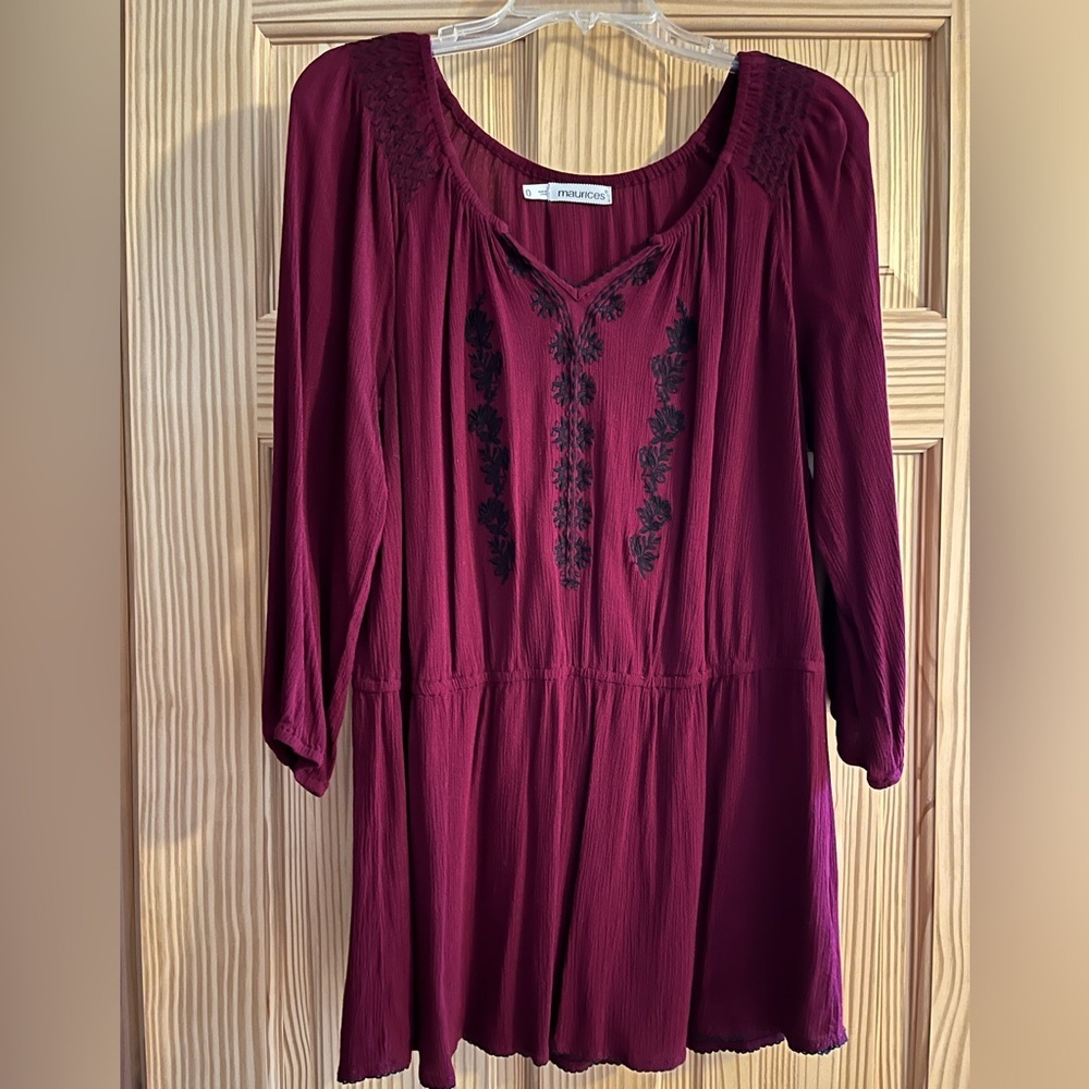 Maurice’s‎ Women’s Burgundy and Black Embroidered 3/4 Sleeve Blouse Size 0